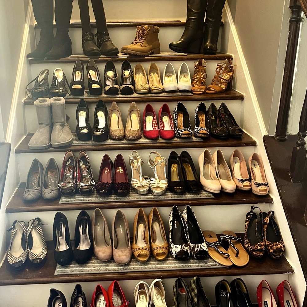 GIANT SHOE PURGE! Nice brands, nice shoes. Can send more pics. MAKE ME AN OFFER